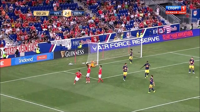 Исполнение «славными» кроссов с углов поля