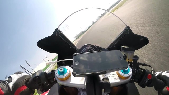 Onboard: 2016 Aprilia RSV4 RF