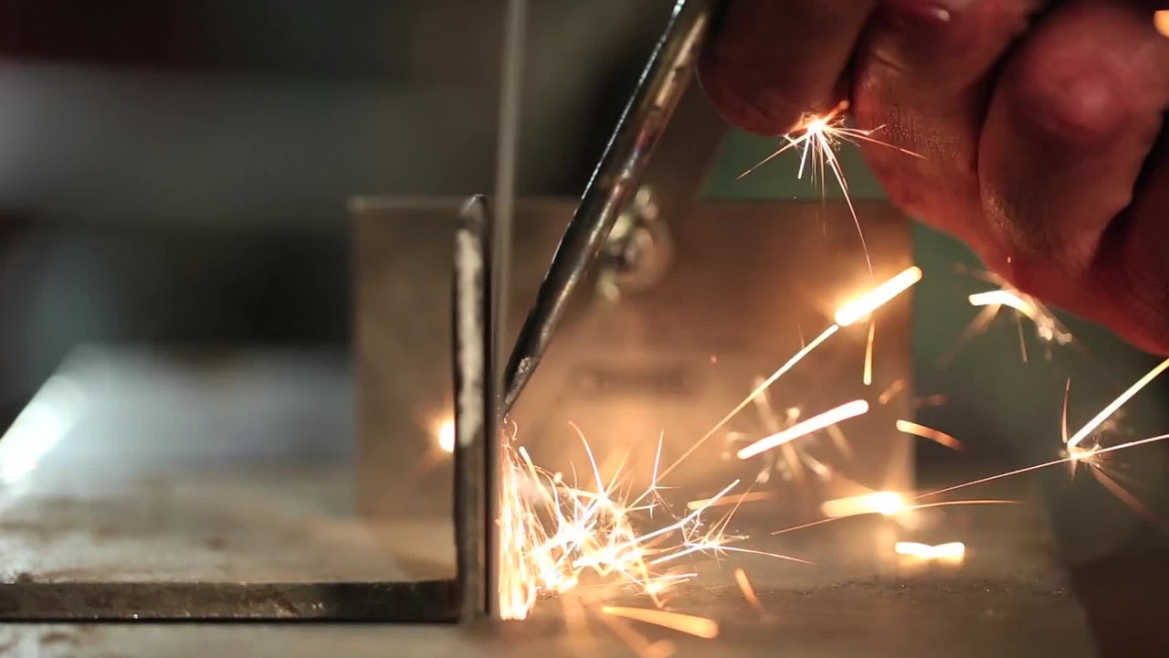 Rebuild: Create A Chisel With An Old Screwdriver