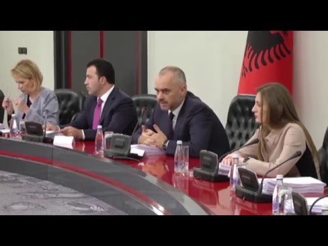 Report TV - Qeveria në dietë deri në 2019 ngrijnë pagat dhe pensionet