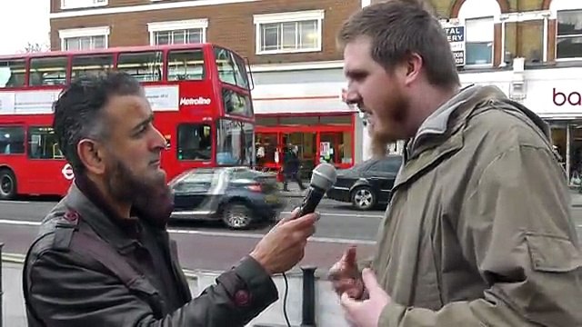 Christian Sees Prophet Muhammad (P.B.U.H.) In Dream _ Converts! Amazing Description Of RasulAllah.