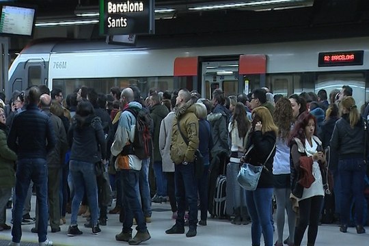 Suprimida la circulación de Cercanías por humo