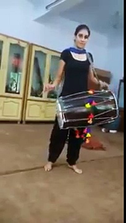 Awesome Dhol By Cute Girl