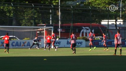 Com assistência de Ederson, Cuéllar faz bonito gol no Flamengo