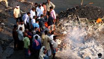 Varanasi Hindu Cremation Ceremony Manikarnika Burning Ghat -HD-