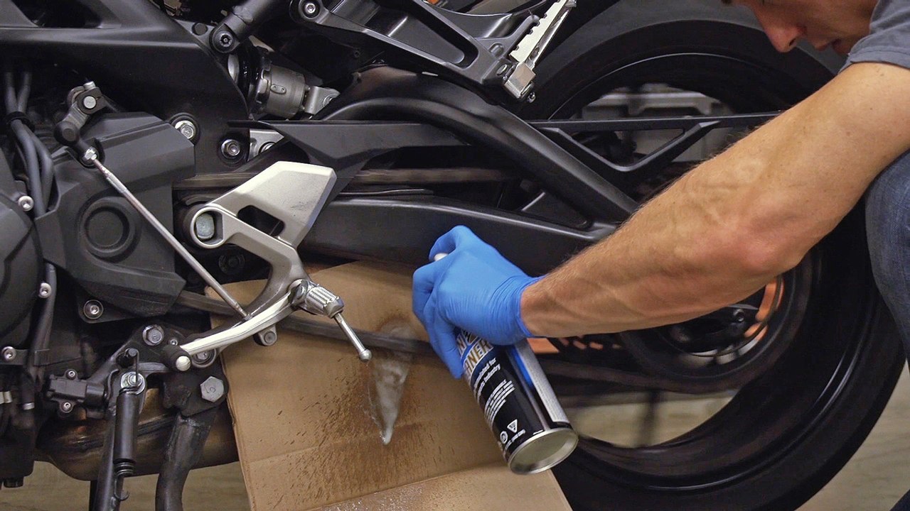How To Properly Lubricate Your Chain | MC GARAGE