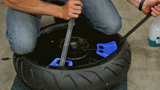 How To Change Your Own Tires | MC GARAGE