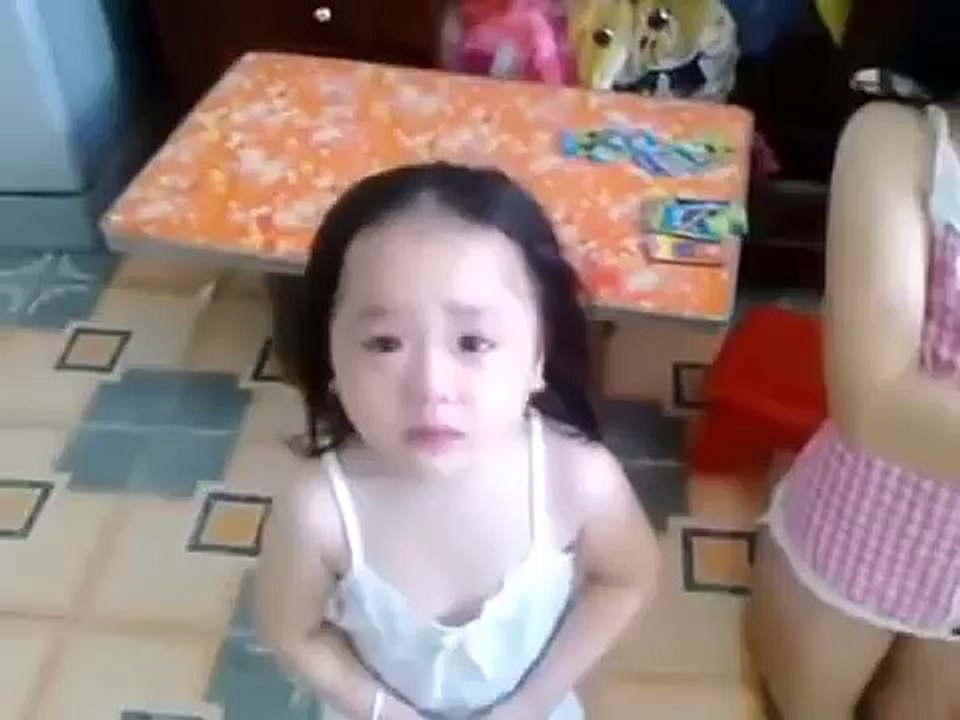 Bé gái cãi tay đôi với bố siêu đáng yêu cực kỳ bá đạo