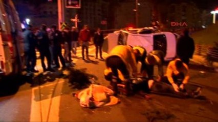 Otomobil Yaklaşık 15 Metre Yükseklikten Yola Çakıldı: 2 Yaralı