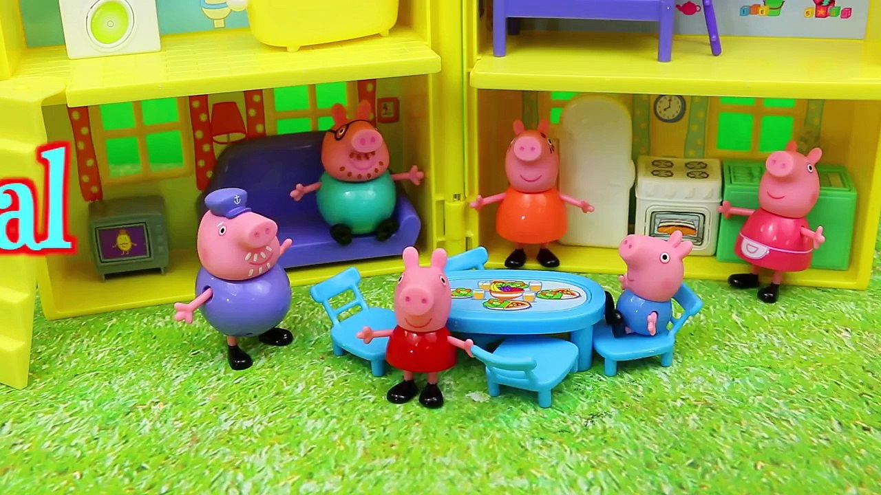 Peppas Portal Train Ride - Disney cars town