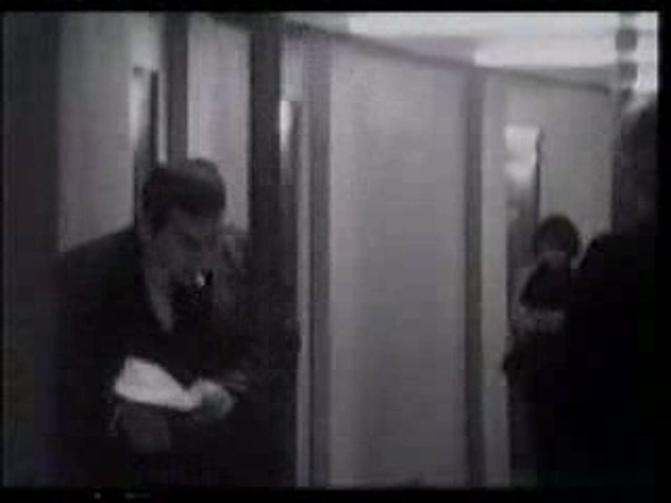 Caméra invisible- Porte vitrée sans vitre