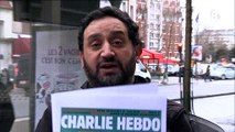 Cyril Hanouna répond à la Une de Charlie Hebdo en descendant dans la rue déguisé en moustique