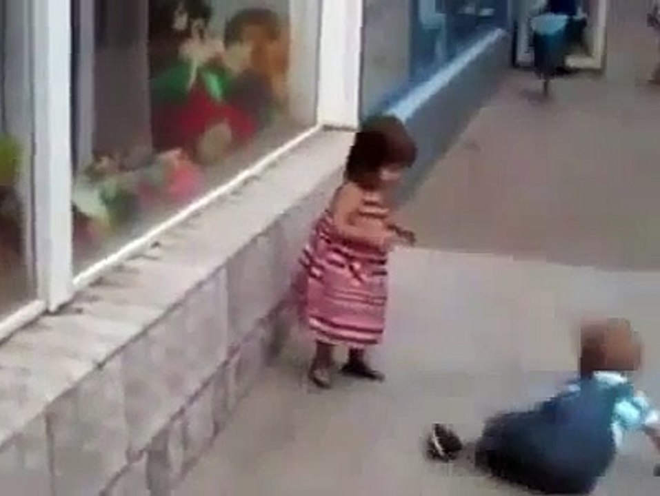 Sarkıntılık Yapan Bebek