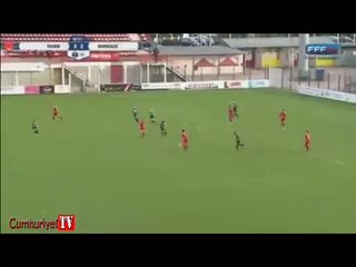Yeşil sahada yumruk yumruğa kavga
