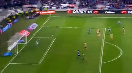 30 metreden kaleciyi avladı