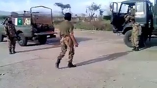 Pakistan army soldier dancing
