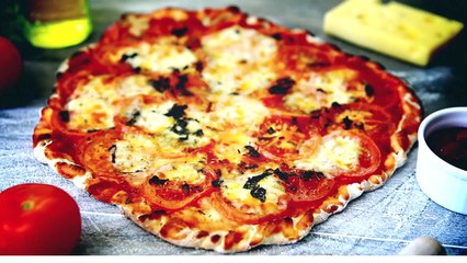 Наслаждайтесь классической Пиццей Маргарита — вкус и качество в каждом кусочке 🍕