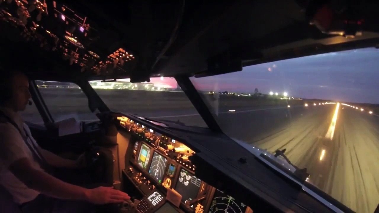 Décollage d'un boeing depuis le cockpit