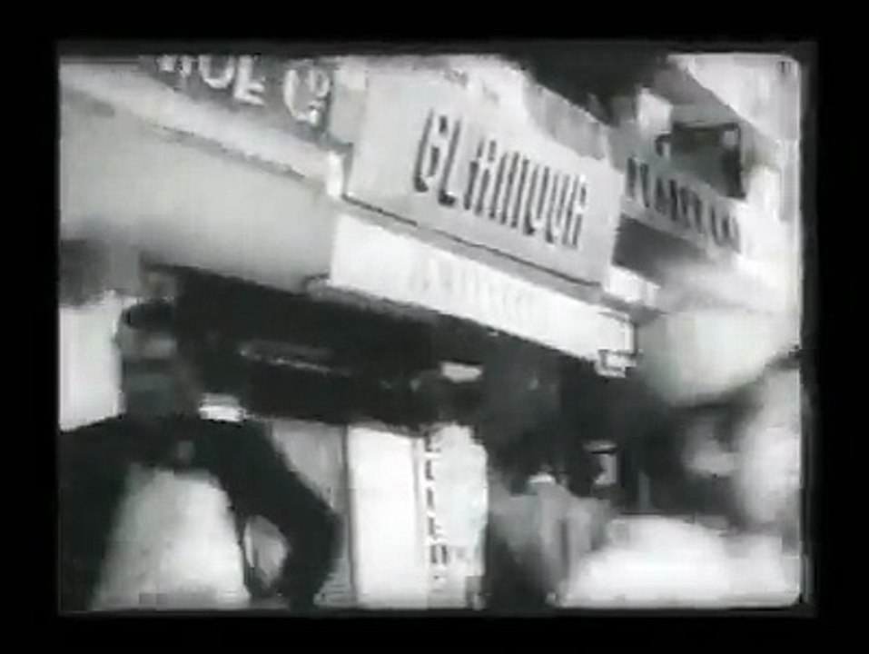 This clip is taken the movie LAHORE circa 1949, legendary performance of Nargis, Karan Dewan and Om Parkash. Melodies of Sheyam Sundar Duniya Hamarey Piyar Ki and Baharien Phir Bhe Aien Ge.
