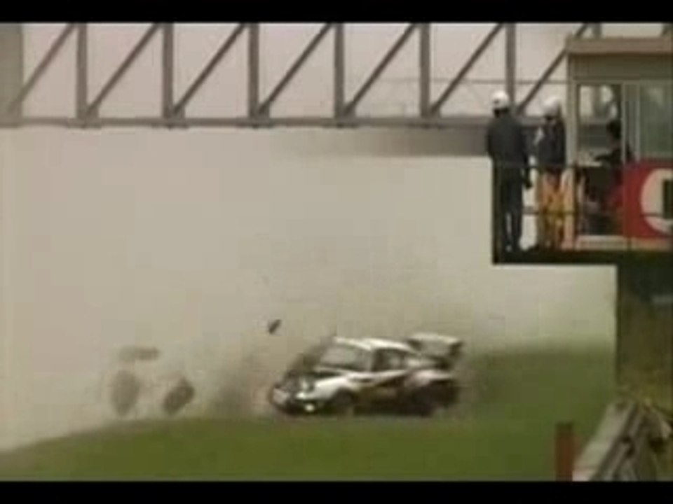 Motorsport crash - big explosion