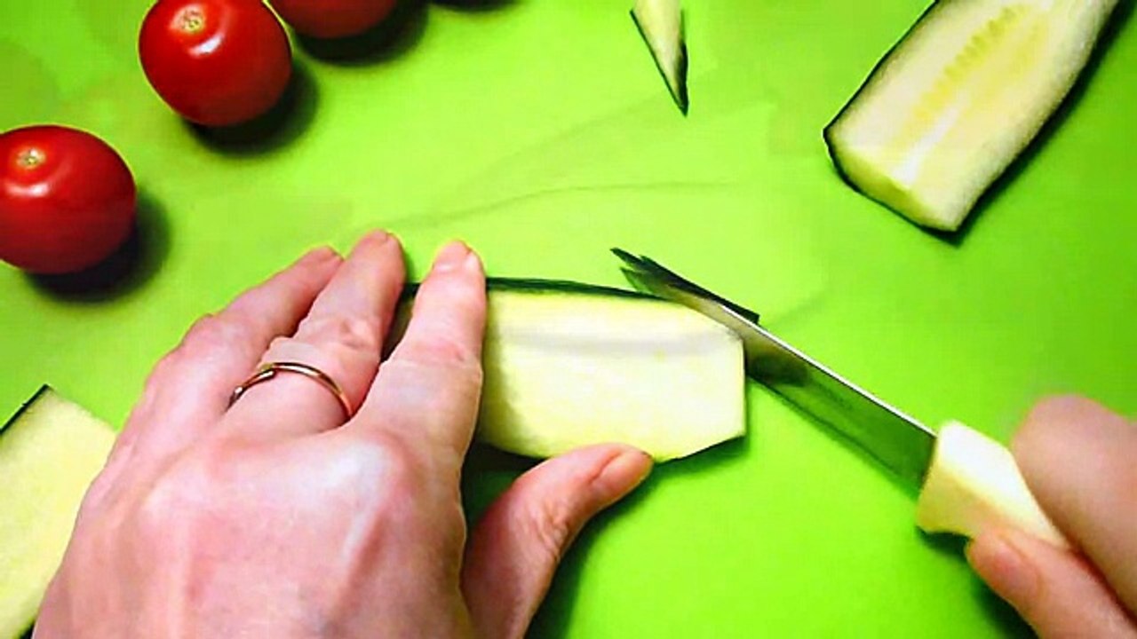 Муравей. Украшения из помидора и огурца. Ant. Decoration of tomato and cucumber