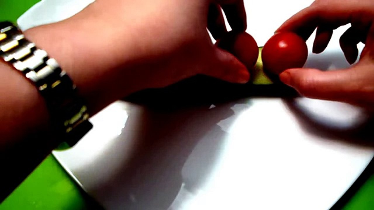 Сороконожка. Сentipede. Украшения из огурца и помидора! Decoration of cucumber and tomato!