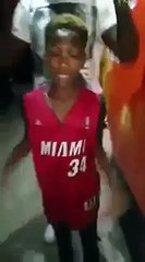 İnanılmaz Esnek! Kafasını 180 Derece Döndürebilen Çocuk