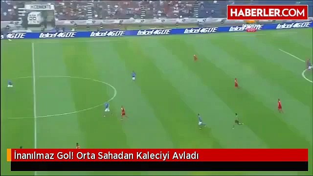 İnanılmaz Gol! Orta Sahadan Kaleciyi Avladı