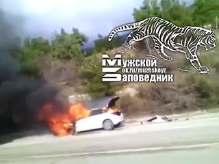 Не проехал мимо и помог даже не задумываясь. Красавчик