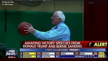 Candidato socialista Bernie Sanders espera confirmação de sua vitória em New Hampshire jogando basquete