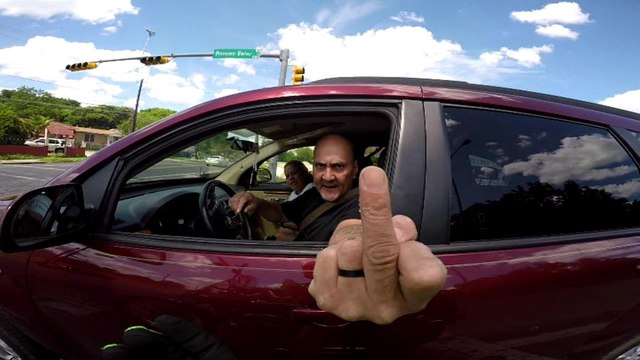 ZAP DU JOUR #351 : Le conducteur d'un SUV veut provoquer un accident et va le payer...