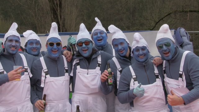 かわいい？怖い？2千人以上のスマーフが大集合！！