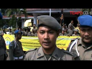 Download Video: Puluhan-Satpol-PP-Demo-DPRD-Tuntut-Jadi-PNS.flv