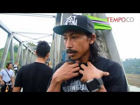 Dijamin Aman, Rope Jump Gunakan Peralatan Panjat Tebing Teruji