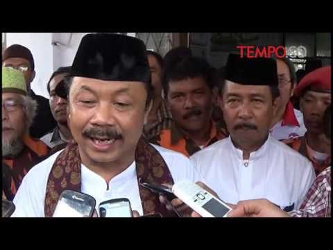 Daftar ke KPU, Balon Bupati Pandeglang Ini Naik Traktor