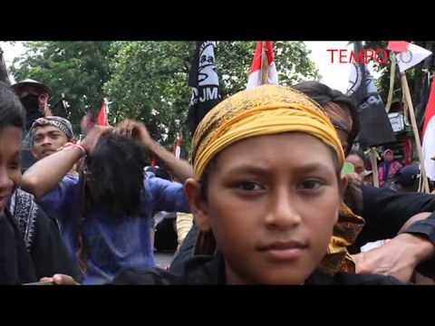 Ribuan Warga Demo Tolak Pabrik Semen di Pegunungan Kendeng