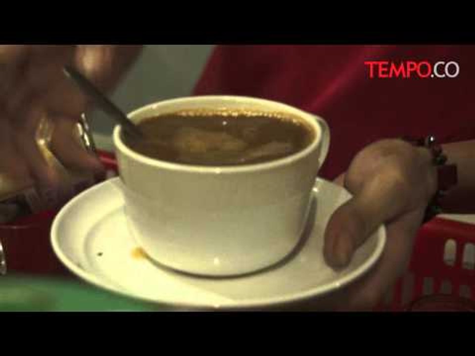 Nikmatnya Kopi Legendaris Kopi Es Tak Kie
