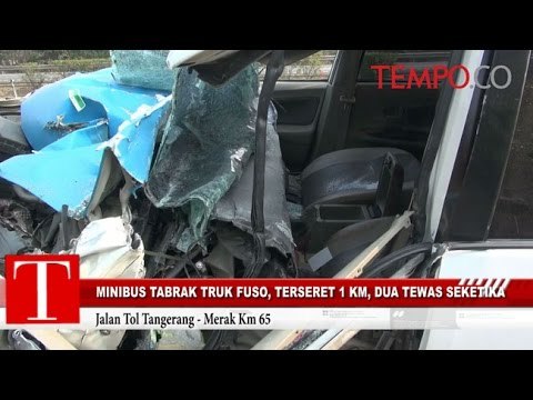 Minibus Tabrak Truk Fuso Terseret 1 Km Dua Tewas Seketika