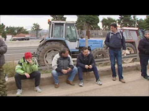 Άνθρακας ο θησαυρός για τους αγρότες από την ομιλία του Πρωθυπουργού. Κλιμακώνουν τις κινητοποιήσεις τους