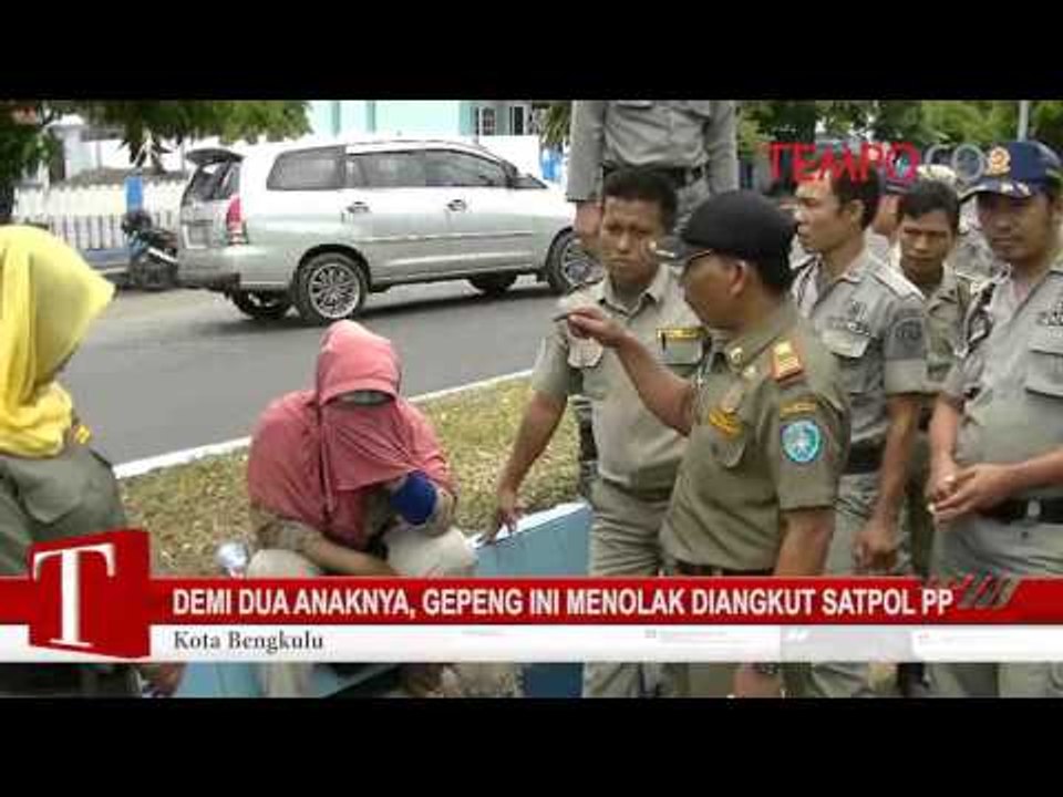 Demi Dua Anaknya Gepeng Ini Menolak Diangkut Satpol PP