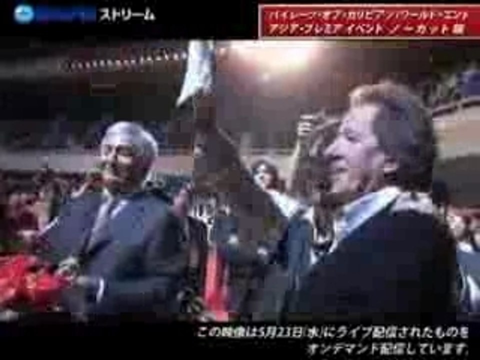 Geoffrey asking for Johnny's autograph!