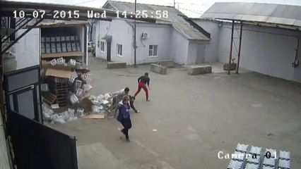 Весёлая история: как грузчики разгружали водку 😂