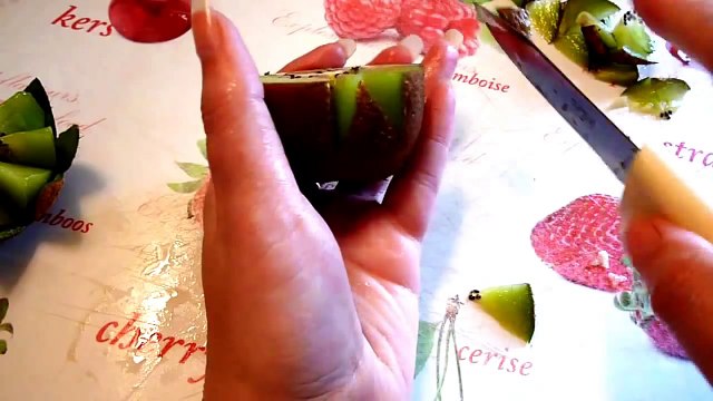 Цветок из киви! Украшения из фруктов! Carving kiwi! Decoration of fruits