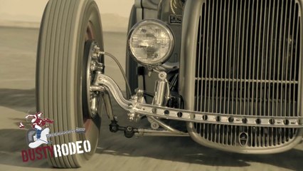 Dusty Rodeo, trois mercenaires soulèvent la poussière... Three gunners dusting the road...