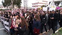 Binlerce vatandaş, Özgecan'ın üniversitesinin önünden yürüyüş başlattı