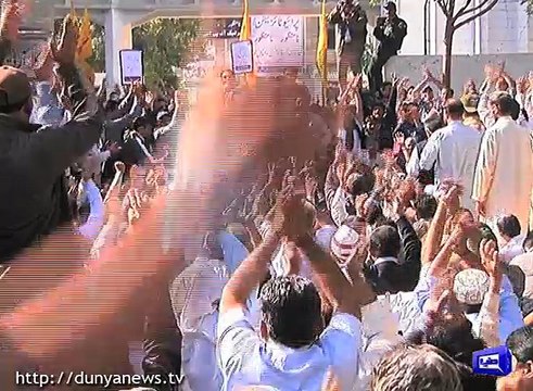 China National Gets His Luggage After PIA Employees Call off Strike