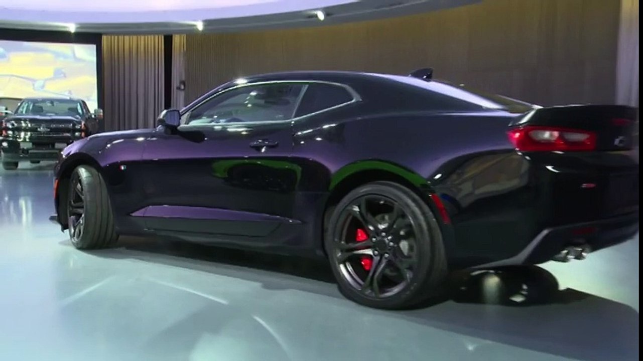 2017 Chevy Camaro 1LE SS V8 (Black) Walk-Around and Interior B Roll