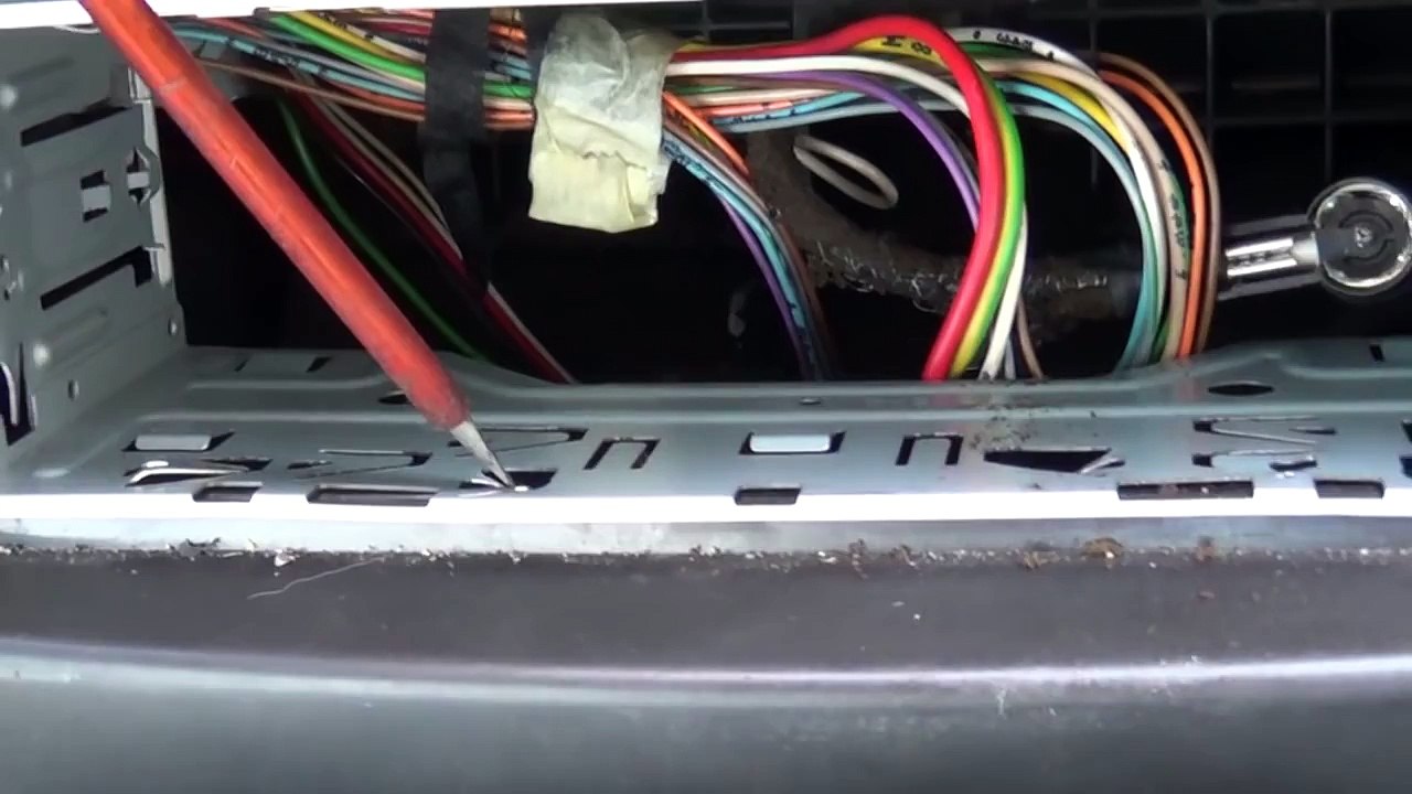 Autre méthode pour mettre un nouvel autoradio à la place de celui d'origine