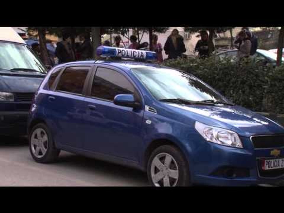 PAMJET TREGOJNE SESI RA TRITOLI NGA MAKINA E BIZNESMENIT FIERAK