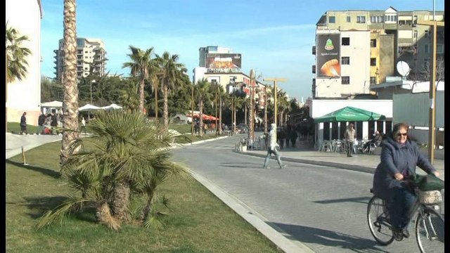 PROTESTOJNE TREGTARET NE DURRES, BASHKIA TE NDALE KONKURENCEN E PANDERSHME LAJM